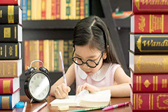小孩注意力不集中愛發(fā)呆是怎么回事？