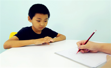 6歲男孩注意力不集中的原因是什么？